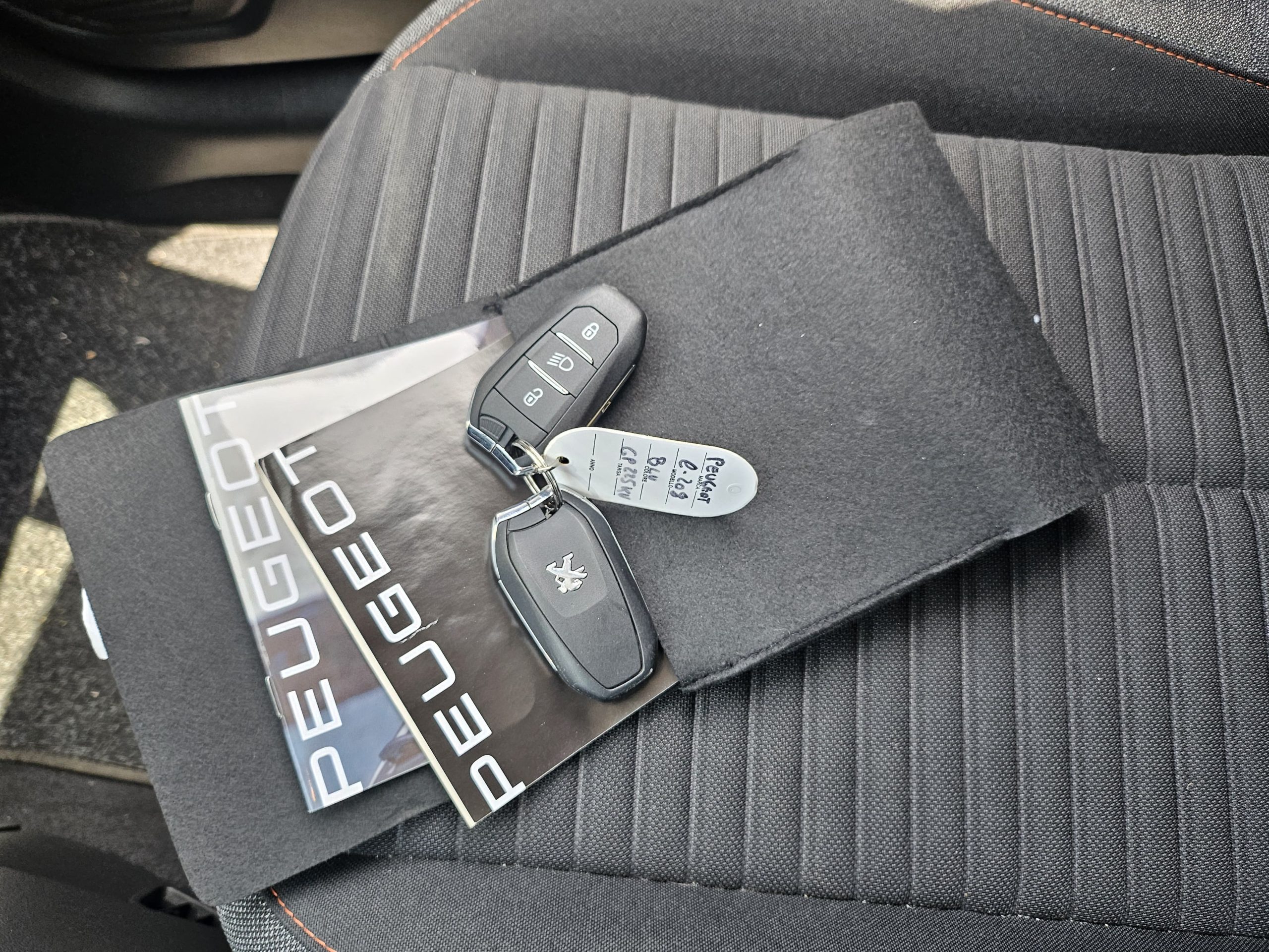 Peugeot 208 100cv eléctrico