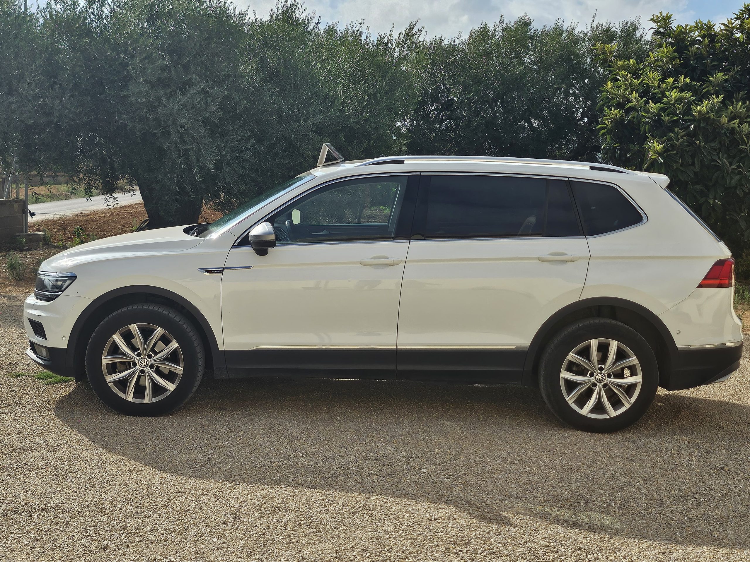 Volkswagen-Tiguan-Allspace-2019-lateral-izquierdo