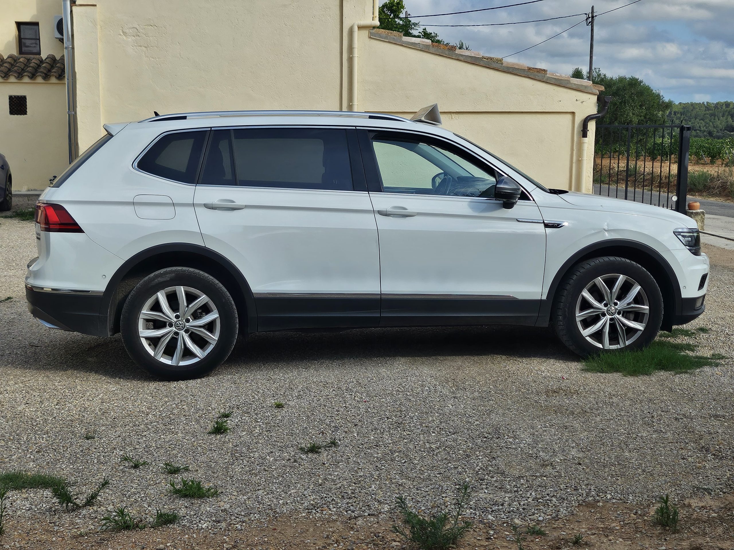Volkswagen-Tiguan-Allspace-2019-lateral-derecho