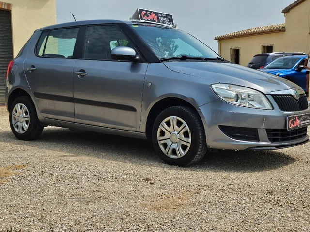 Skoda-Fabia-2013-1.2-60cv-Active-Frontal-Derecho