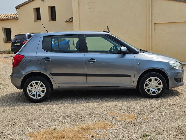 Skoda-Fabia-2013-1.2-60cv-Active-Lateral-Derecho