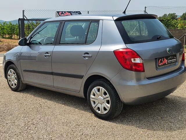 Skoda-Fabia-2013-1.2-60cv-Active-Trasera-Izquierda