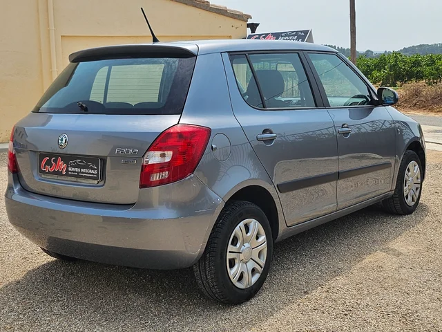 Skoda-Fabia-2013-1.2-60cv-Active-Trasera-Derecha