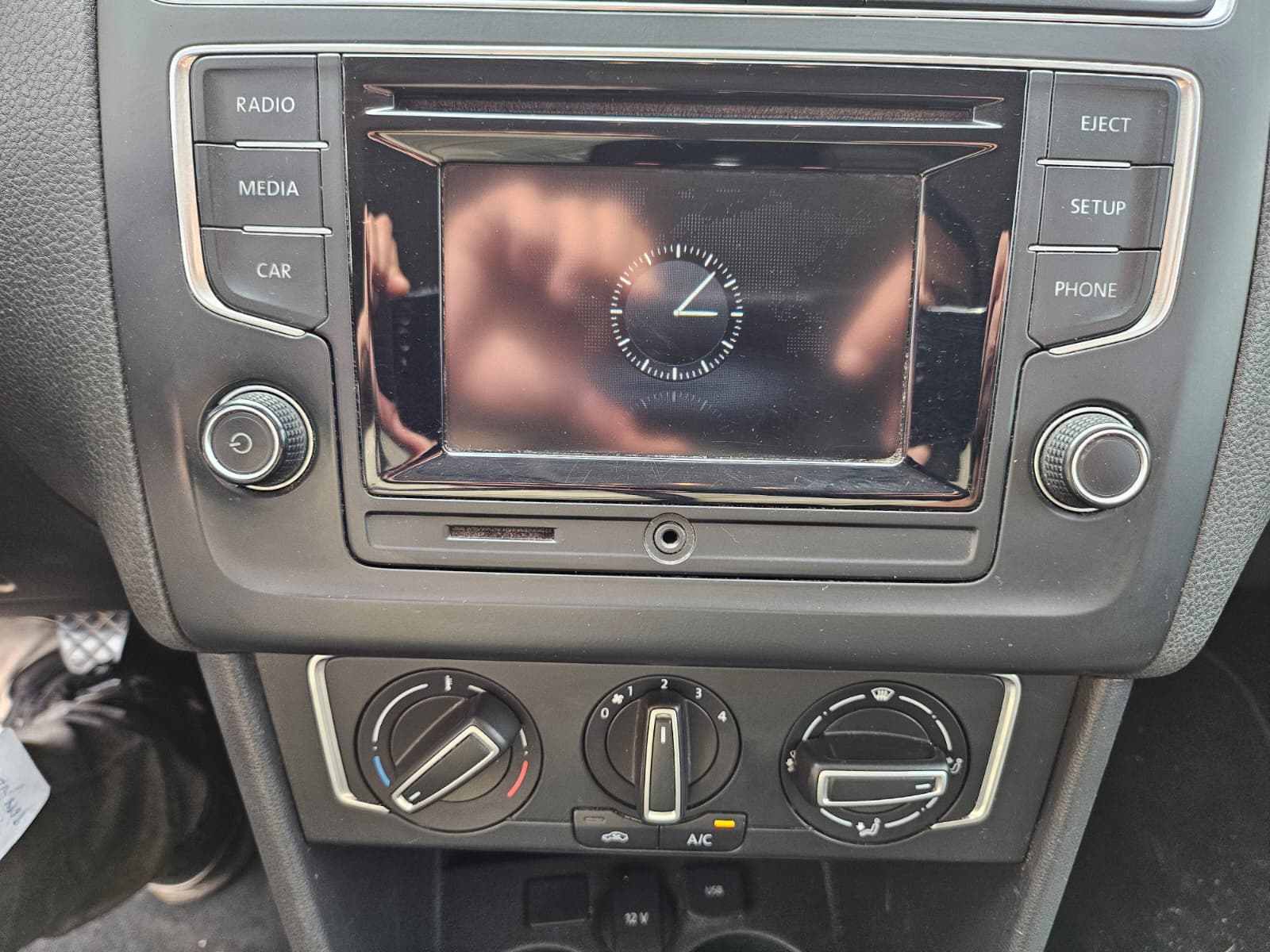 Volkswagen-Polo-panel-central